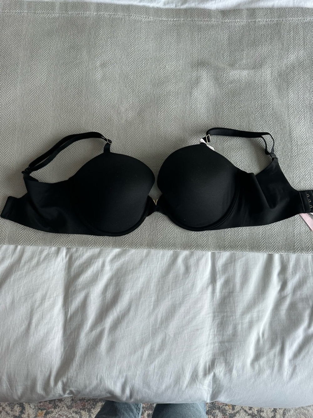 Victoria's Secret Black Molded T-Shirt Bra